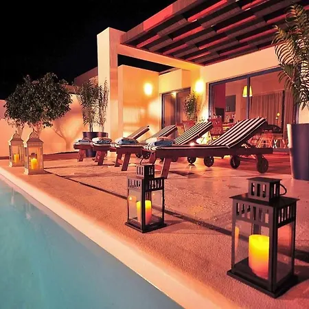 Playa Blanca Sleeps 4 Pool Wifi Villa *