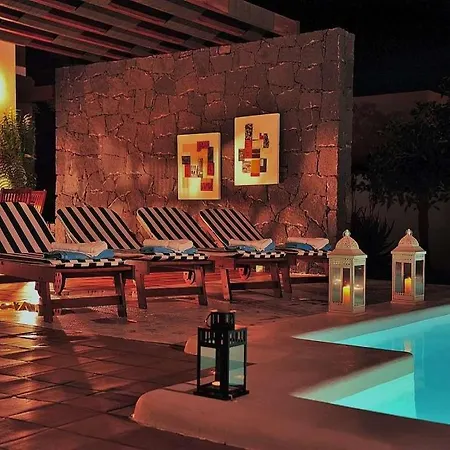 Villa Playa Blanca Sleeps 4 Pool Wifi