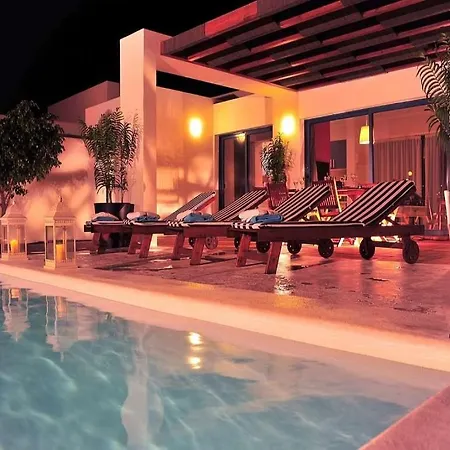 Playa Blanca Sleeps 4 Pool Wifi Villa Playa Blanca (Lanzarote)