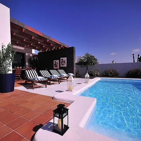Playa Blanca Sleeps 4 Pool Wifi Willa