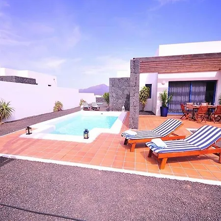 Playa Blanca Sleeps 4 Pool Wifi Willa *